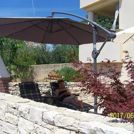 Apartamento Garden 85 M2 Private Entrance & 100 M2 Terrace Pula